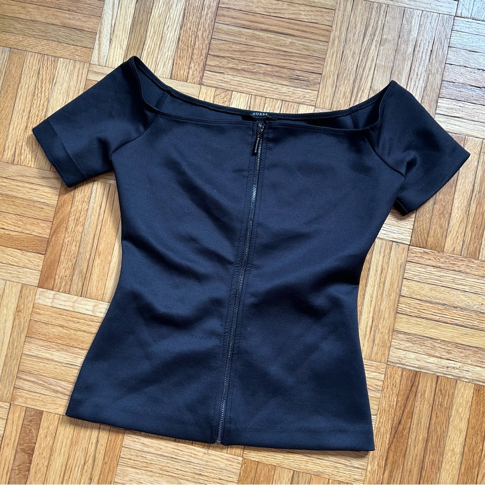 ✨4 for $30✨Guess Black Off-Shoulder Zip Up Top